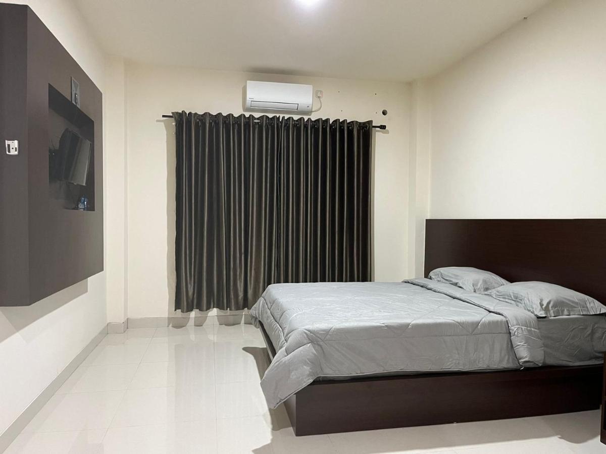 De Capitol Syariah * Makassar